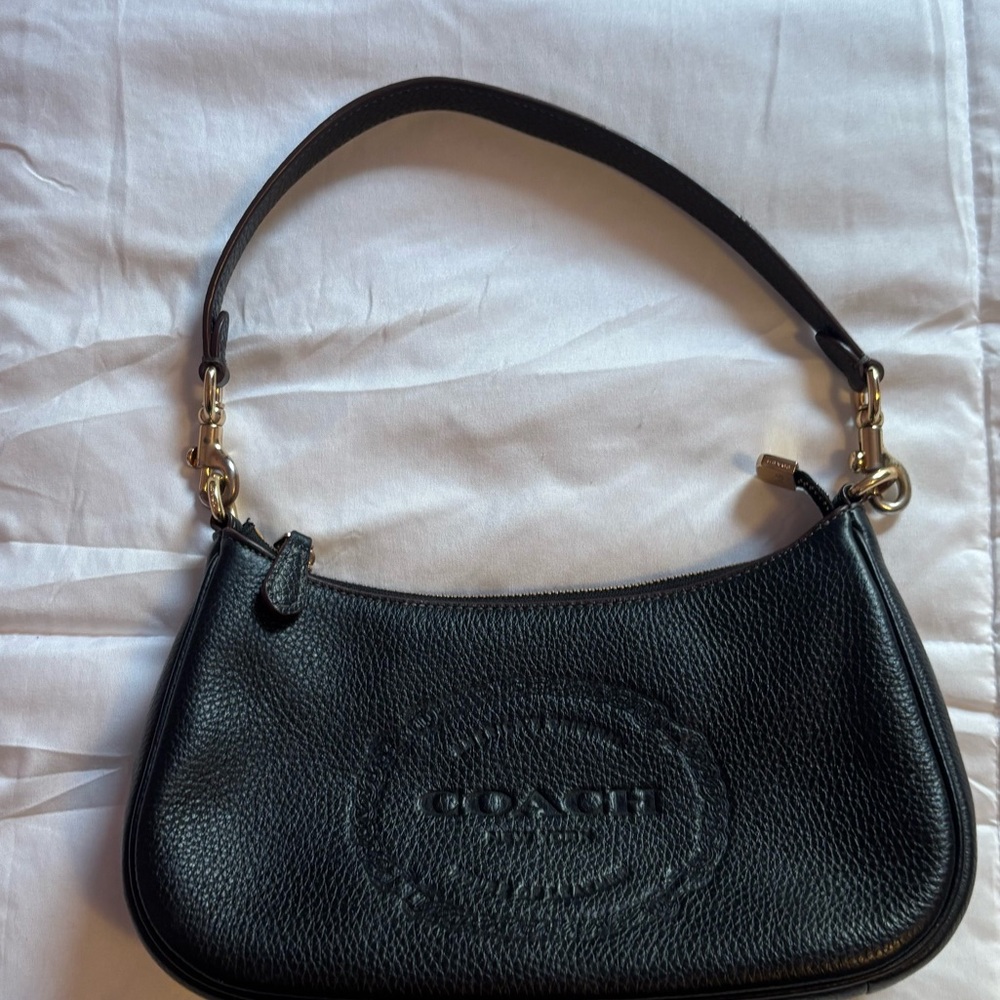 Coach Terri Shoulder Bag w pebble leather wear logo patch